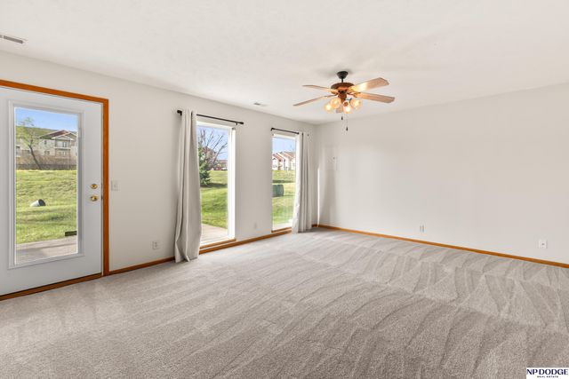 8919 Venice Lane, Lincoln, NE 68526