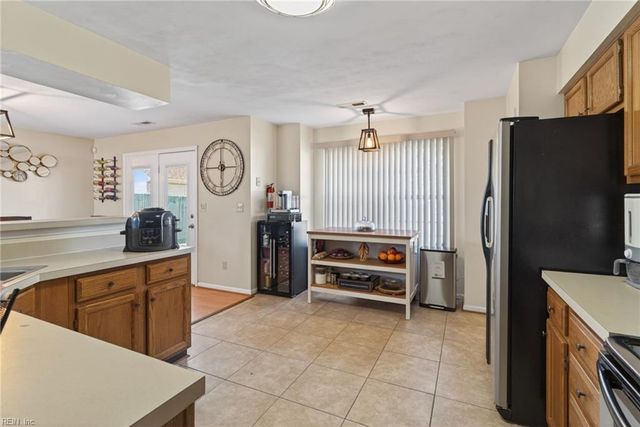 6 Grist Mill DR, Hampton, VA 23669
