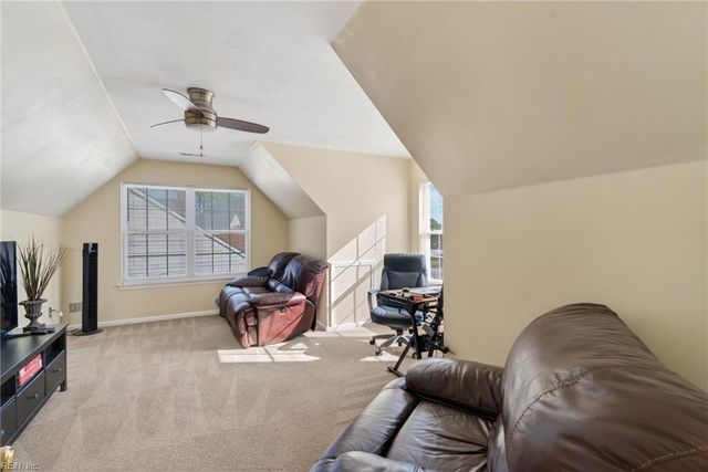 6 Grist Mill DR, Hampton, VA 23669