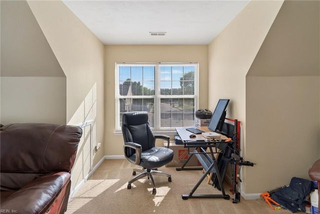 6 Grist Mill DR, Hampton, VA 23669