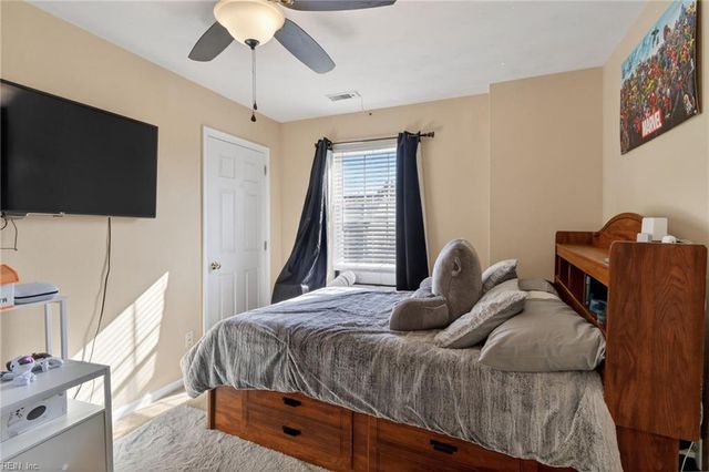 6 Grist Mill DR, Hampton, VA 23669
