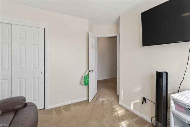 6 Grist Mill DR, Hampton, VA 23669