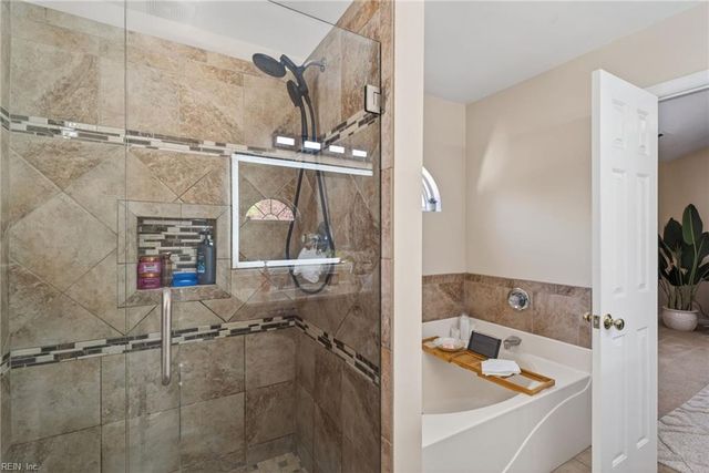 6 Grist Mill DR, Hampton, VA 23669