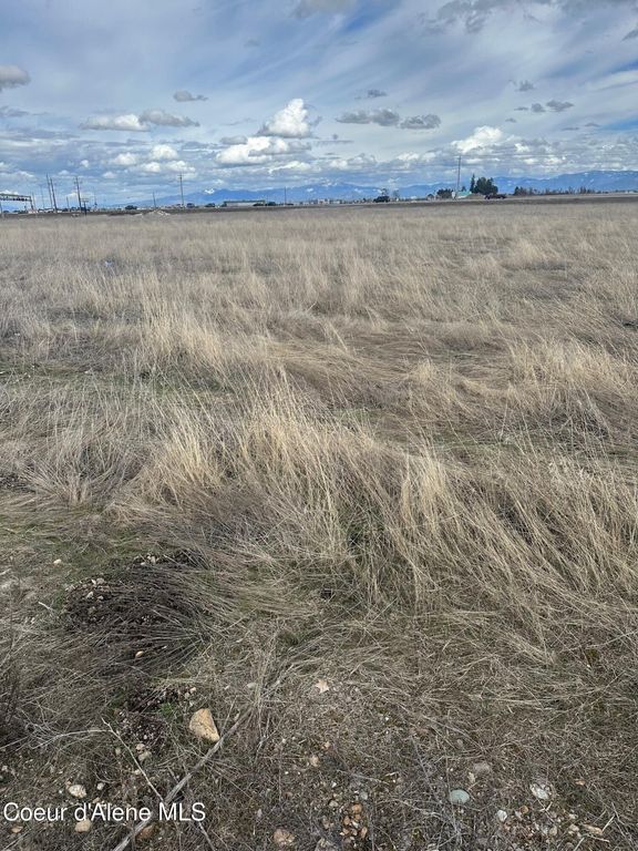 E Bogie Dr, Post Falls, ID 83854 photo 3