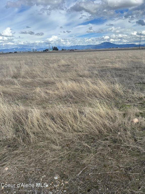 E Bogie Dr, Post Falls, ID 83854 photo 4