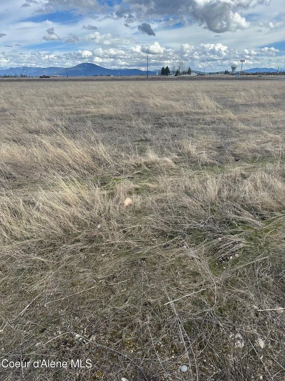 E Bogie Dr, Post Falls, ID 83854 photo 5