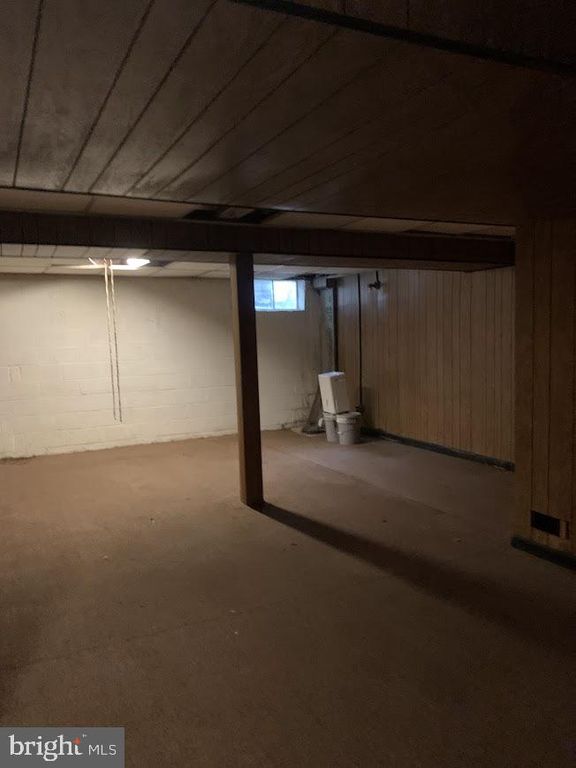 Image 9 of property listing at 115 HAPSBURG CT, Parkville, MD 21234