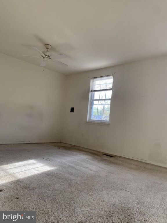 Image 4 of property listing at 115 HAPSBURG CT, Parkville, MD 21234