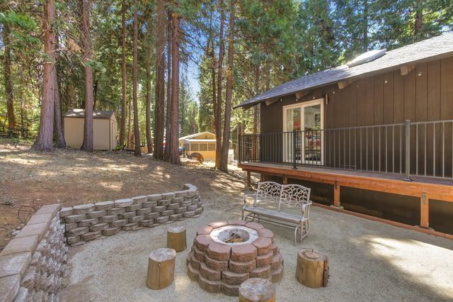 7115 Lakewood Dr, Pollock Pines, CA 95726