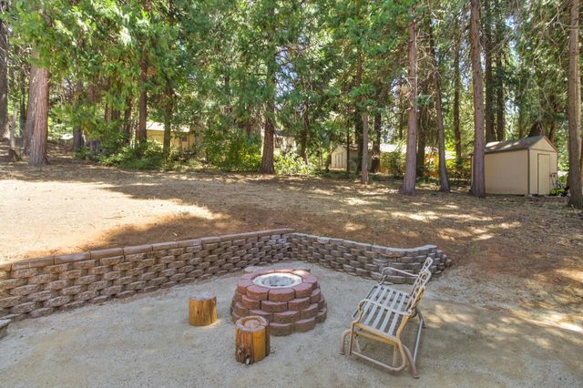 7115 Lakewood Dr, Pollock Pines, CA 95726