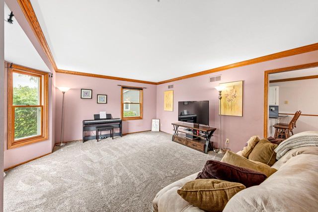 N60W24621 Rocky Hollow PASS, Sussex, WI 53089