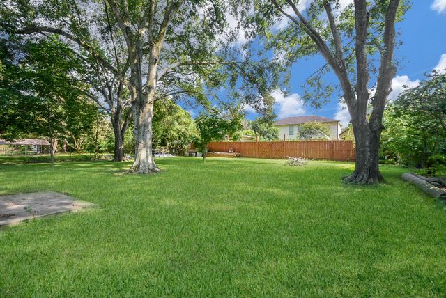12315 Maxim Drive, Houston, TX 77065
