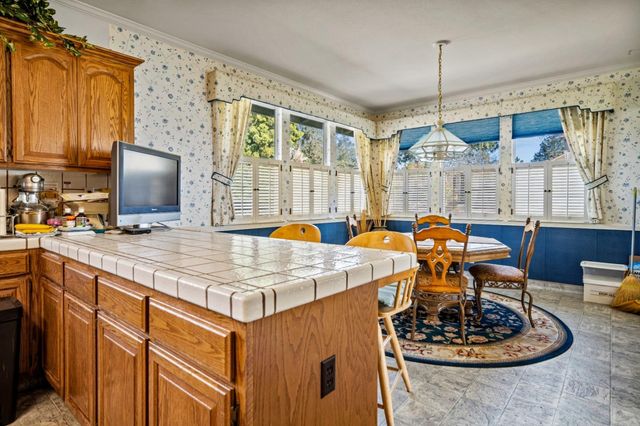 18430 Meadow Ridge Road, Prunedale, CA 93907