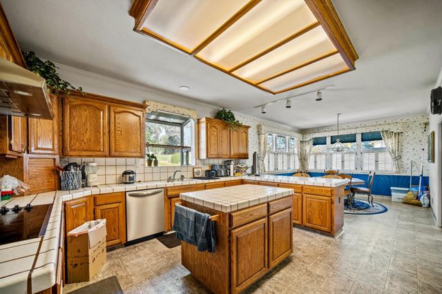 18430 Meadow Ridge Road, Prunedale, CA 93907