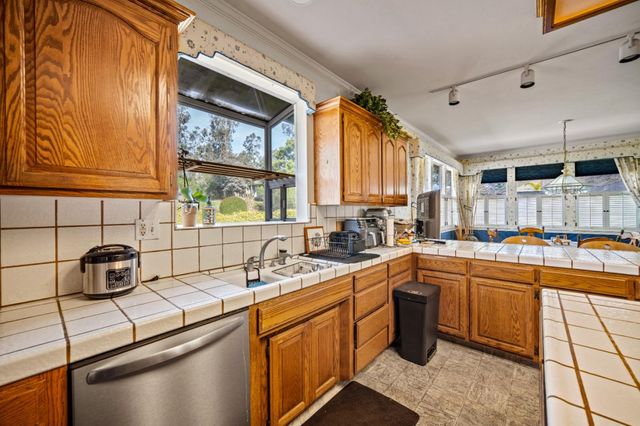 18430 Meadow Ridge Road, Prunedale, CA 93907