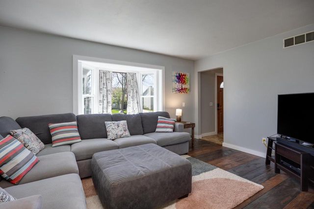 506 Seven Nations Drive, Madison, WI 53713