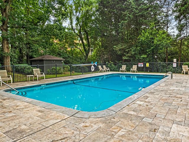 2633 Richardson Drive 8B, Charlotte, NC 28211