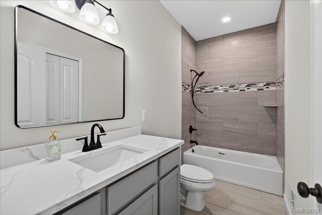 7460 Village Court, Springfield Charter Township, MI 48350