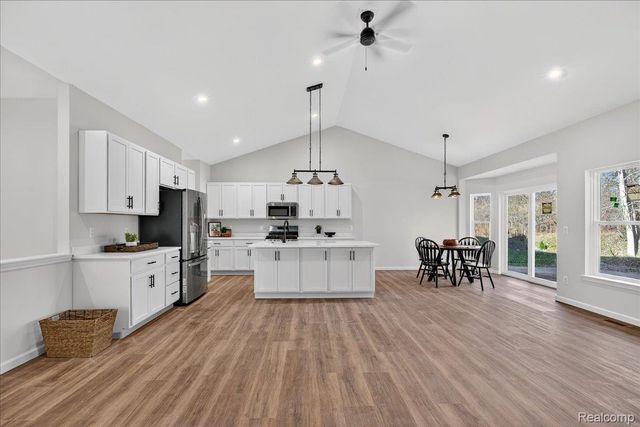 7460 Village Court, Springfield Charter Township, MI 48350