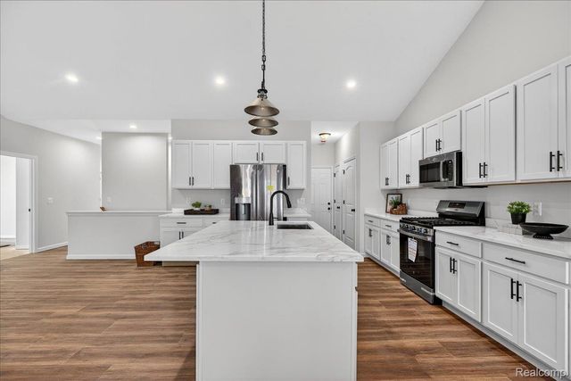 7460 Village Court, Springfield Charter Township, MI 48350