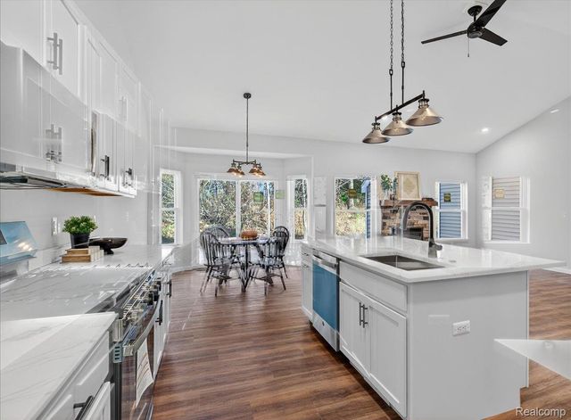 7460 Village Court, Springfield Charter Township, MI 48350