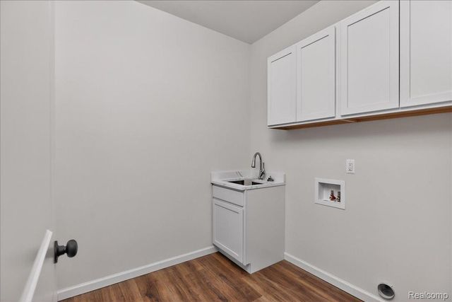 7460 Village Court, Springfield Charter Township, MI 48350