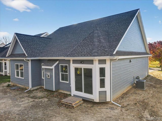 7460 Village Court, Springfield Charter Township, MI 48350