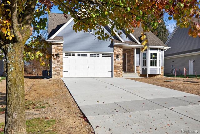 7460 Village Court, Springfield Charter Township, MI 48350