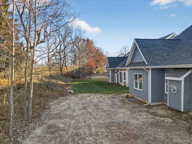 7460 Village Court, Springfield Charter Township, MI 48350