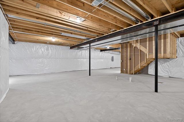 7460 Village Court, Springfield Charter Township, MI 48350