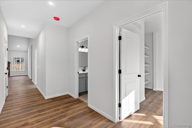 7460 Village Court, Springfield Charter Township, MI 48350