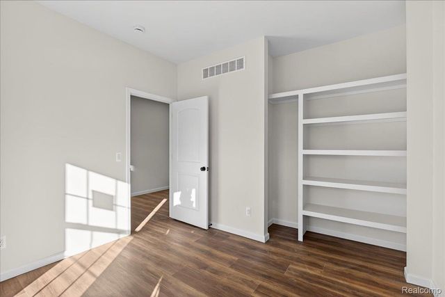 7460 Village Court, Springfield Charter Township, MI 48350