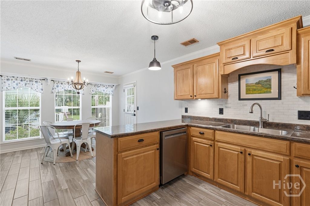 Image 10 of property listing at 126 Holcomb Street, Savannah, GA 31406