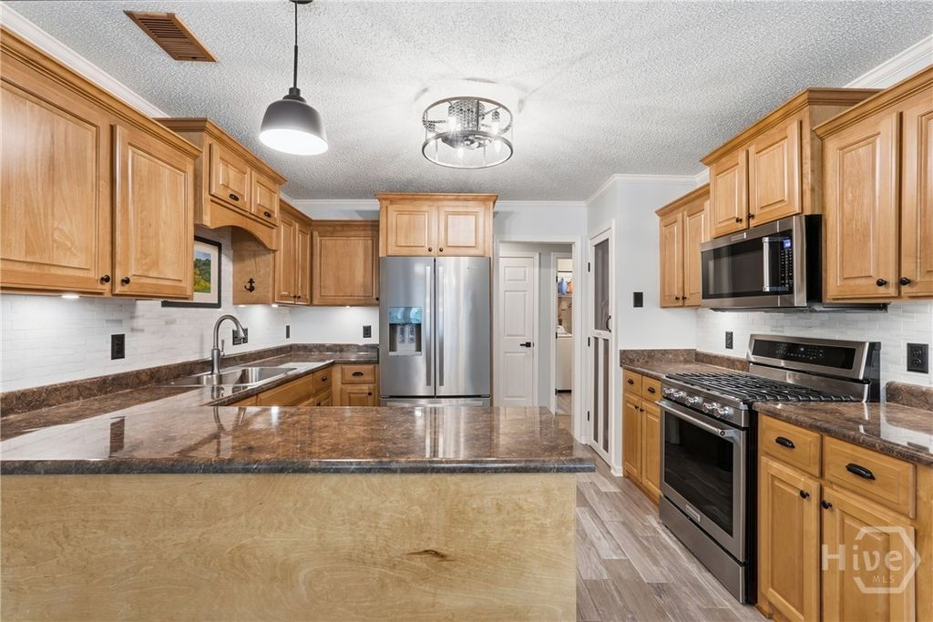 Image 8 of property listing at 126 Holcomb Street, Savannah, GA 31406