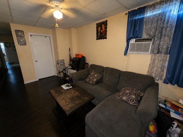 1537 E LUZERNE, Philadelphia, PA 19124