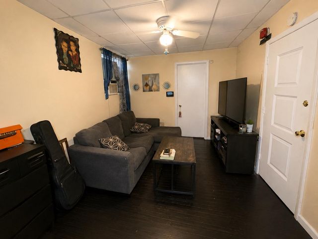 1537 E LUZERNE, Philadelphia, PA 19124