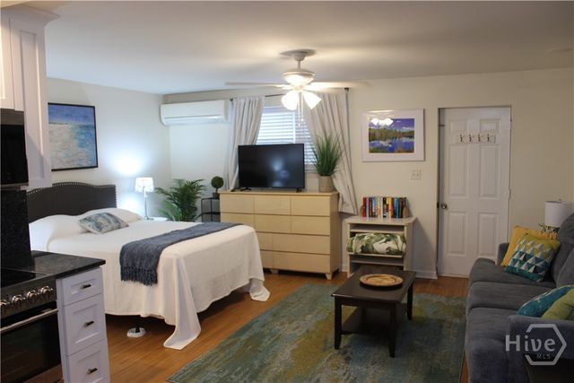 9 E 32nd Street B, Savannah, GA 31401