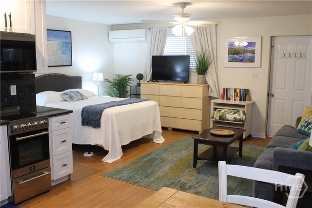 9 E 32nd Street B, Savannah, GA 31401