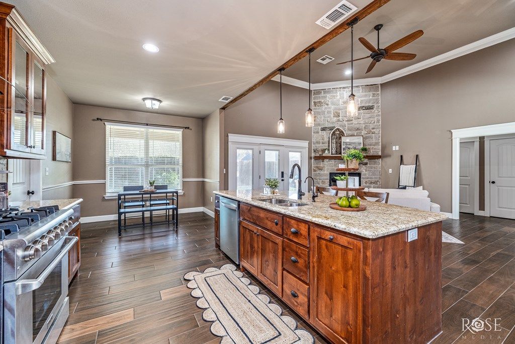 Image 12 of property listing at 2009 Silver Creek Court, San Angelo, TX 76904