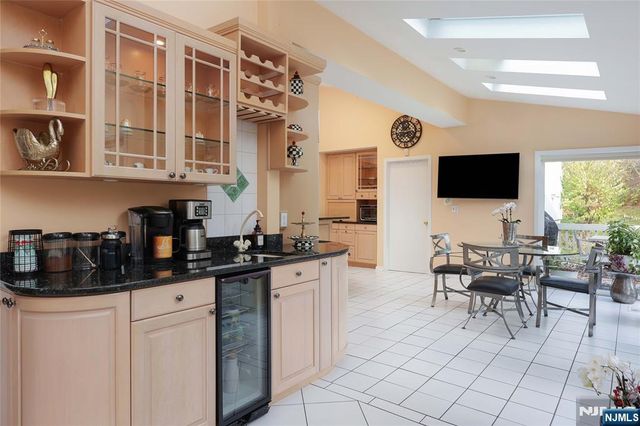 8 Union Hill Road, Denville Township, NJ 07834