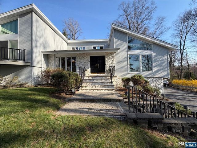 8 Union Hill Road, Denville Township, NJ 07834