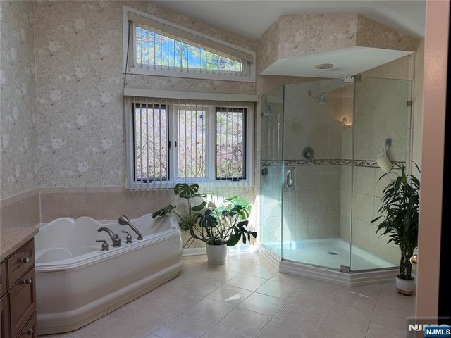 8 Union Hill Road, Denville Township, NJ 07834