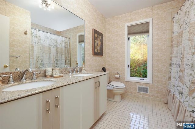 8 Union Hill Road, Denville Township, NJ 07834
