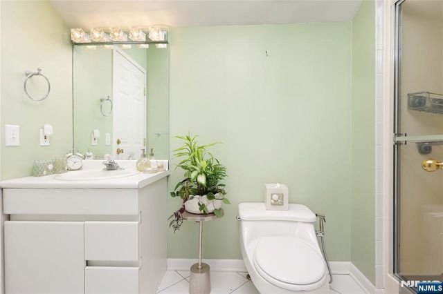 8 Union Hill Road, Denville Township, NJ 07834