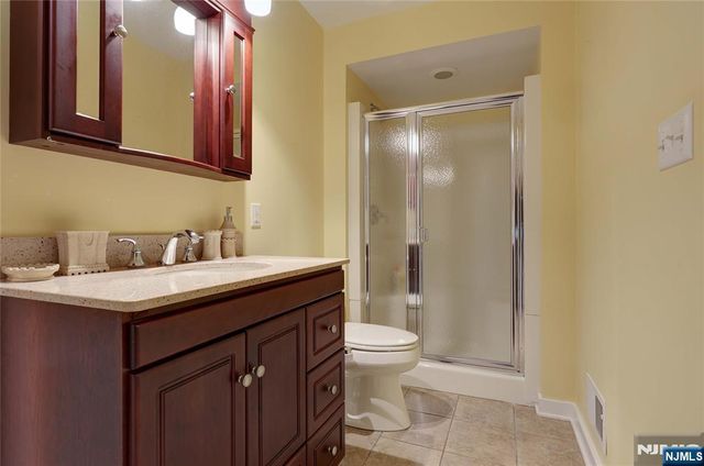 8 Union Hill Road, Denville Township, NJ 07834