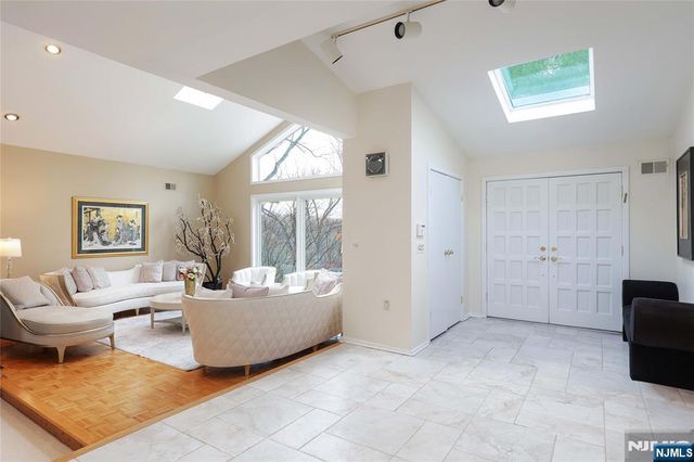 8 Union Hill Road, Denville Township, NJ 07834