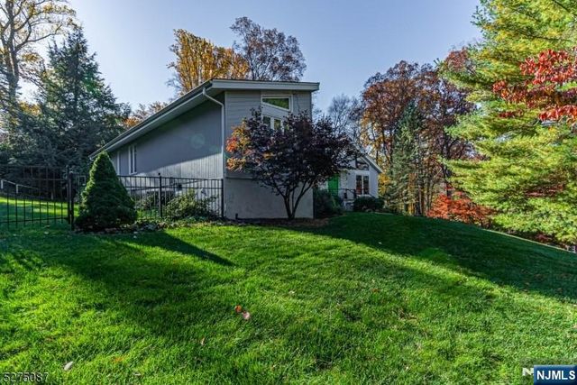 8 Union Hill Road, Denville Township, NJ 07834