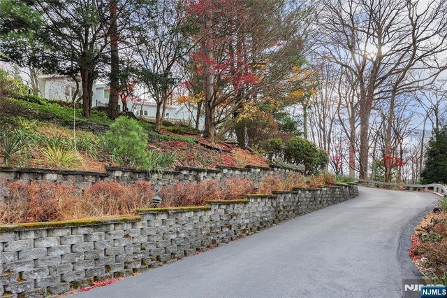 8 Union Hill Road, Denville Township, NJ 07834