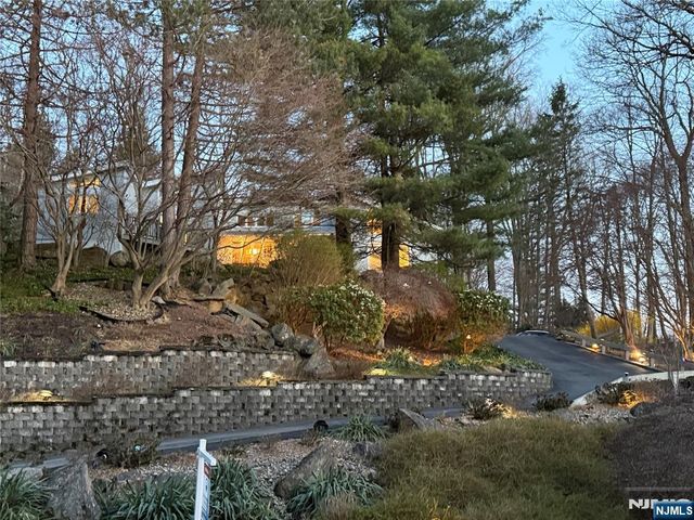 8 Union Hill Road, Denville Township, NJ 07834