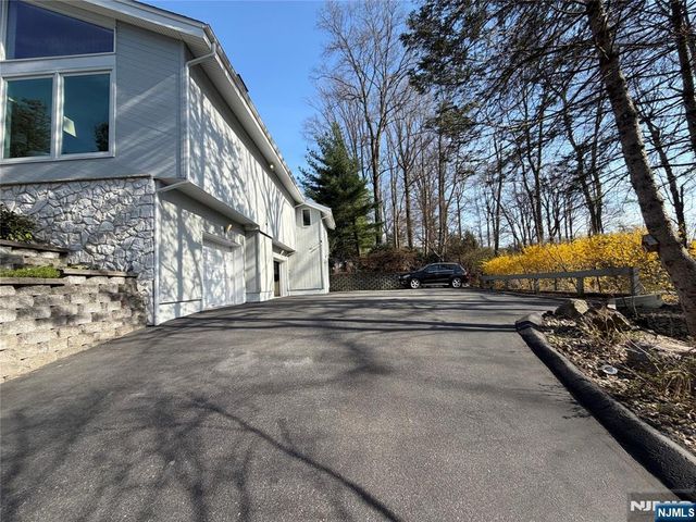 8 Union Hill Road, Denville Township, NJ 07834